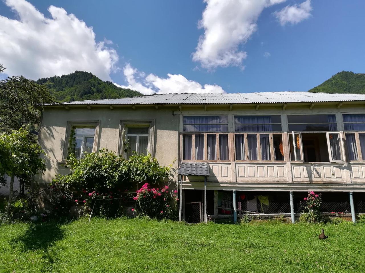 Marina Chartolani'S Guest House Mestia Luaran gambar